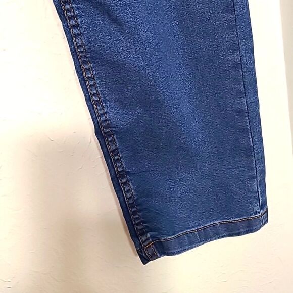 Pretty Little Thing-High Waisted,Distressed,Stretchy Skinny Jeans, Size 26, NWT - Picture 3 of 8